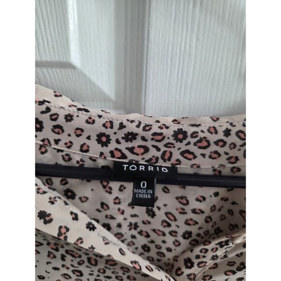 TORRID Taupe & Pink Leopard Chiffon Front Twist Tunic Top Shirt Size 0 Plus Size - Picture 7 of 11